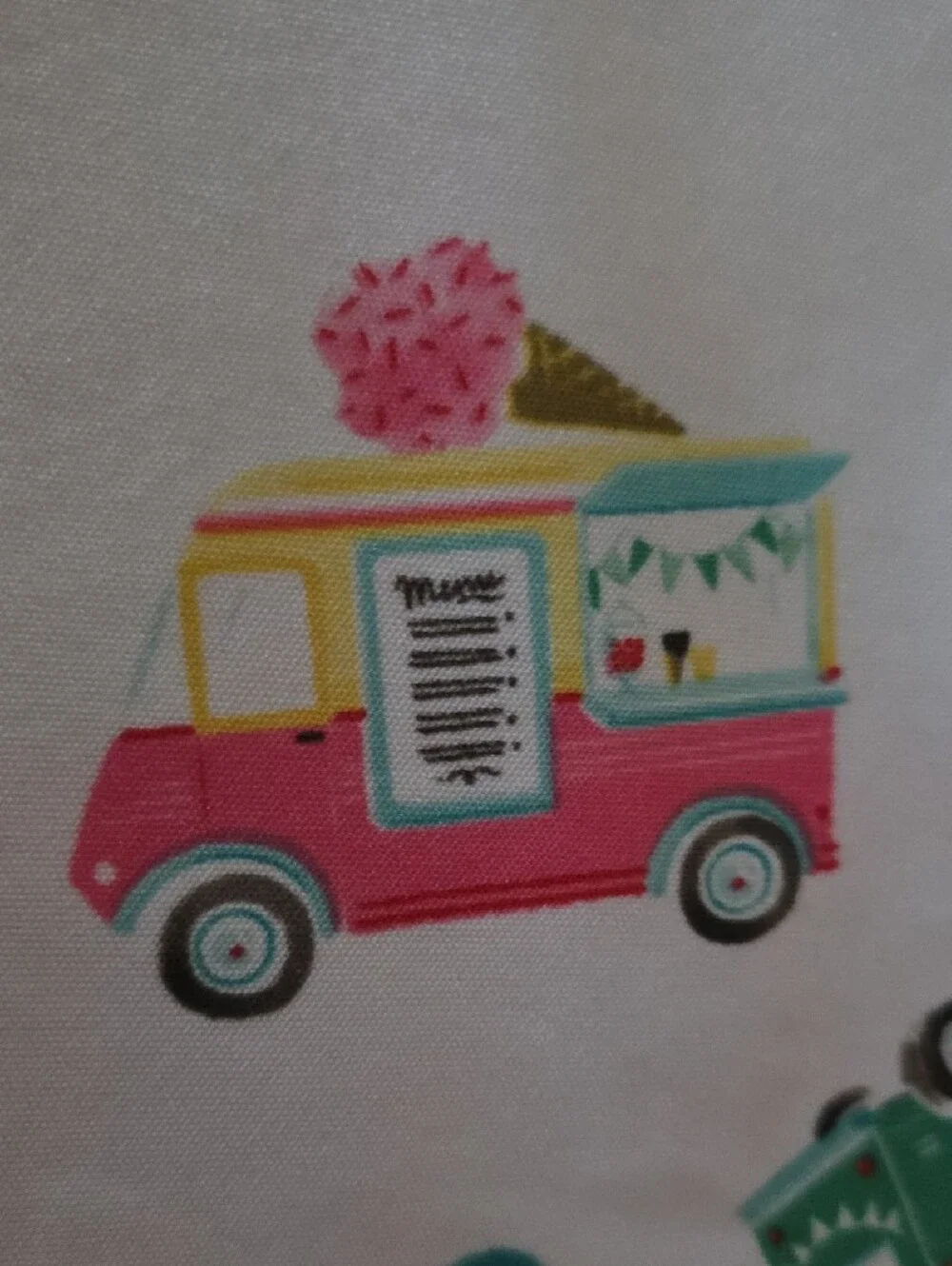 Indoor/Outdoor Tablecloth/4 Placemats with Colorful Ice Cream Truck Print